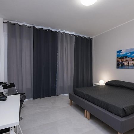 Travelershome Ciampino Airport Guesthouse 600M To Airport Bagian luar foto