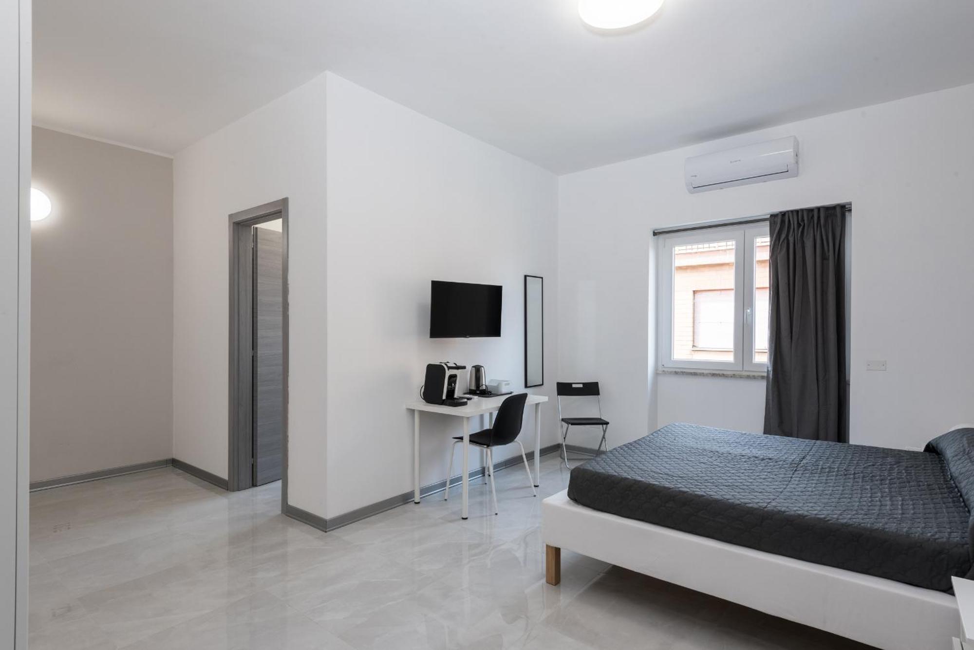 Travelershome Ciampino Airport Guesthouse 600M To Airport Bagian luar foto
