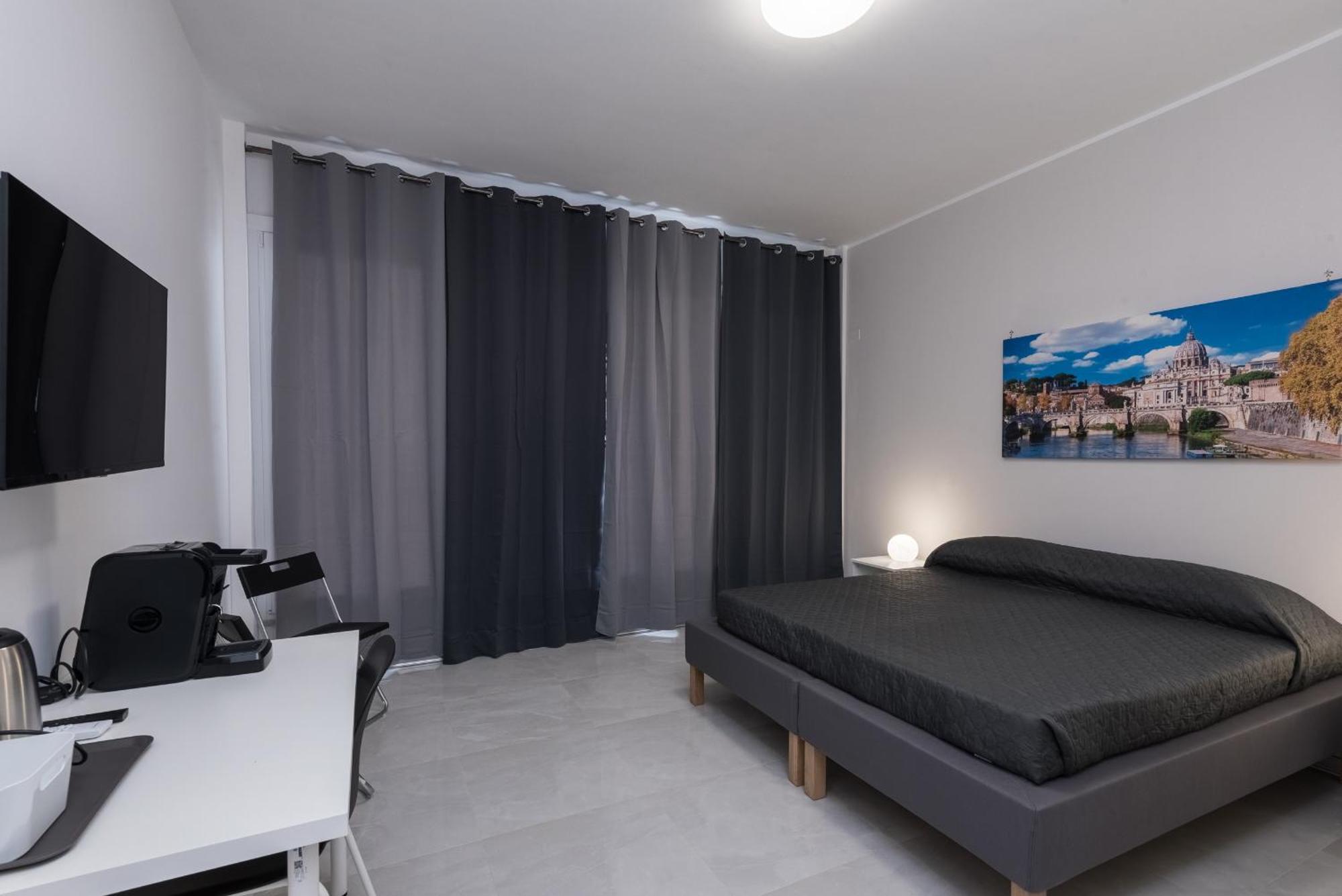 Travelershome Ciampino Airport Guesthouse 600M To Airport Bagian luar foto