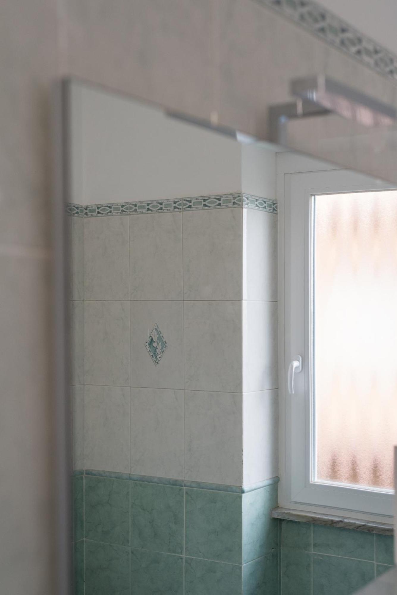 Travelershome Ciampino Airport Guesthouse 600M To Airport Bagian luar foto