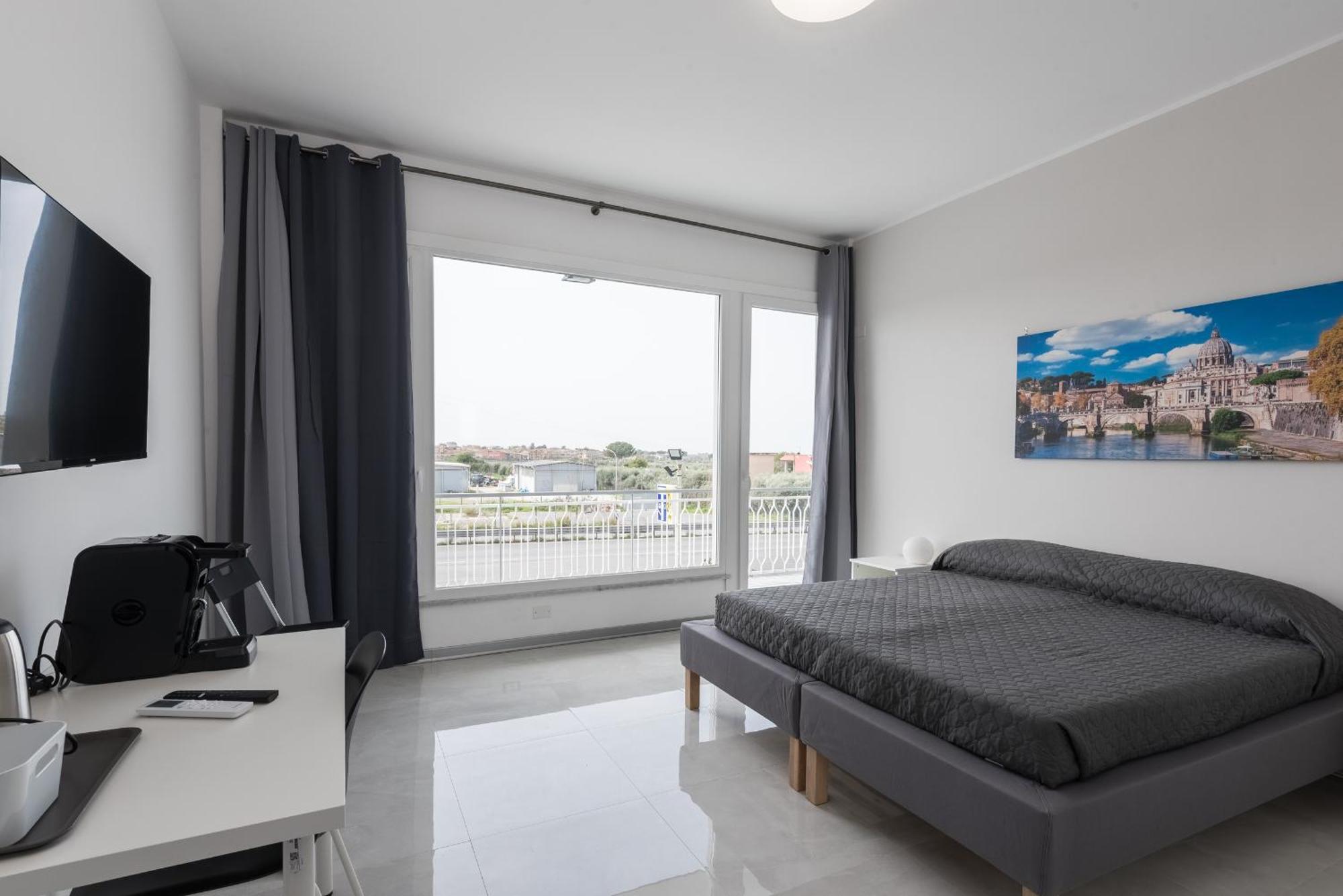 Travelershome Ciampino Airport Guesthouse 600M To Airport Bagian luar foto