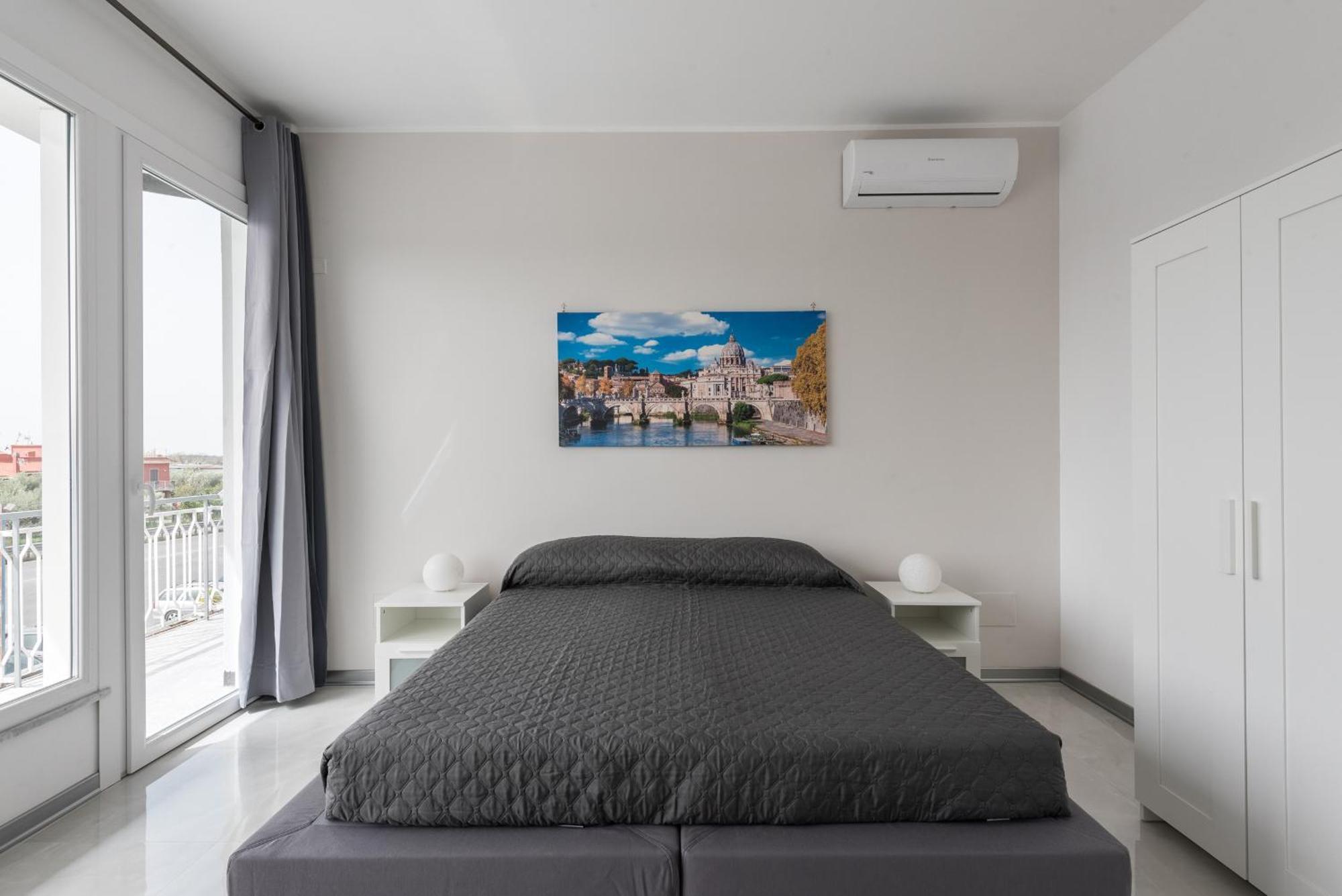 Travelershome Ciampino Airport Guesthouse 600M To Airport Bagian luar foto
